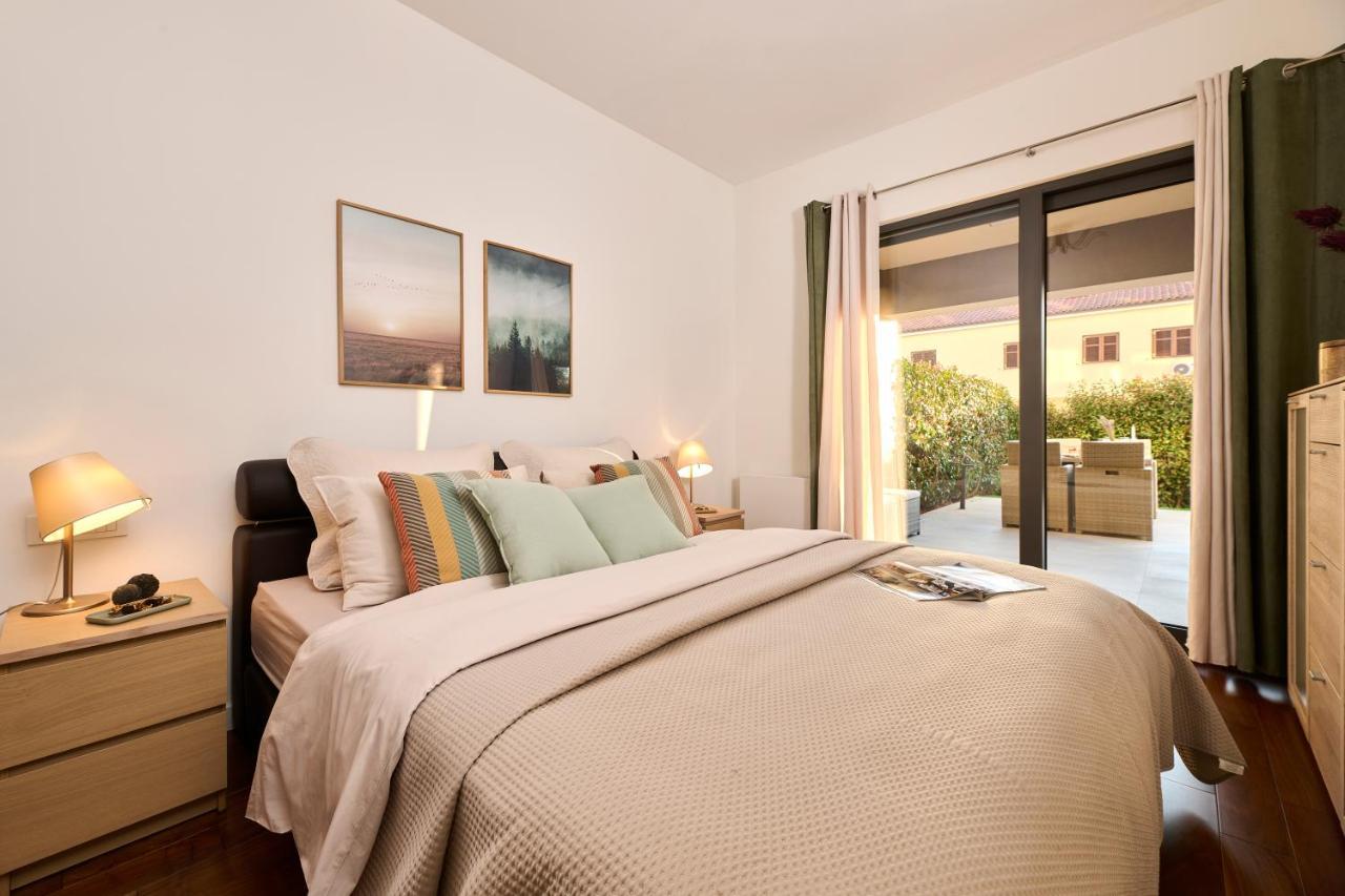 Brand New 1 Bedroom Apartment With Backyard Near The Beach! โปเรช ภายนอก รูปภาพ